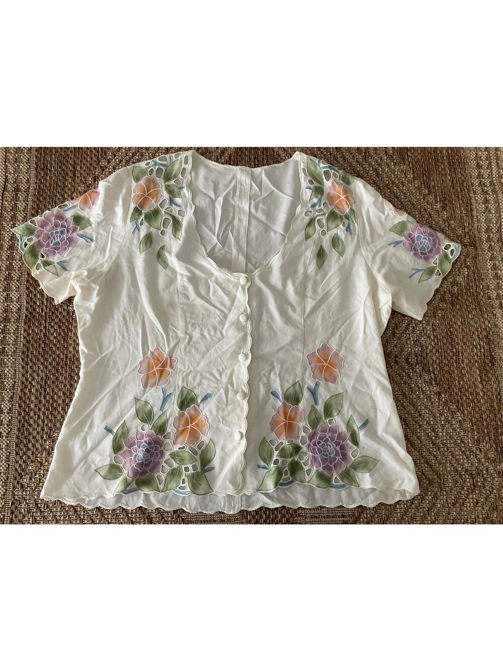 Vtg. Sue Brett Cream Button Front Blouse Floral Cutouts SZ AB